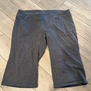 Old Navy Charcoal Women's Capris